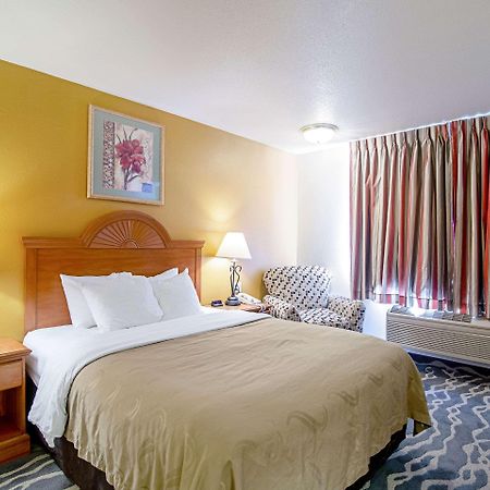 Quality Inn Huron Экстерьер фото