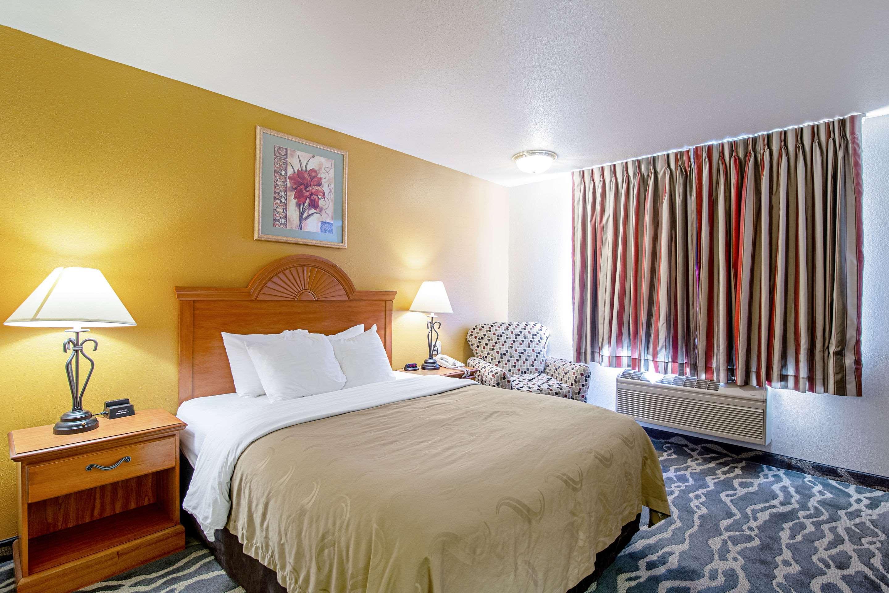 Quality Inn Huron Экстерьер фото
