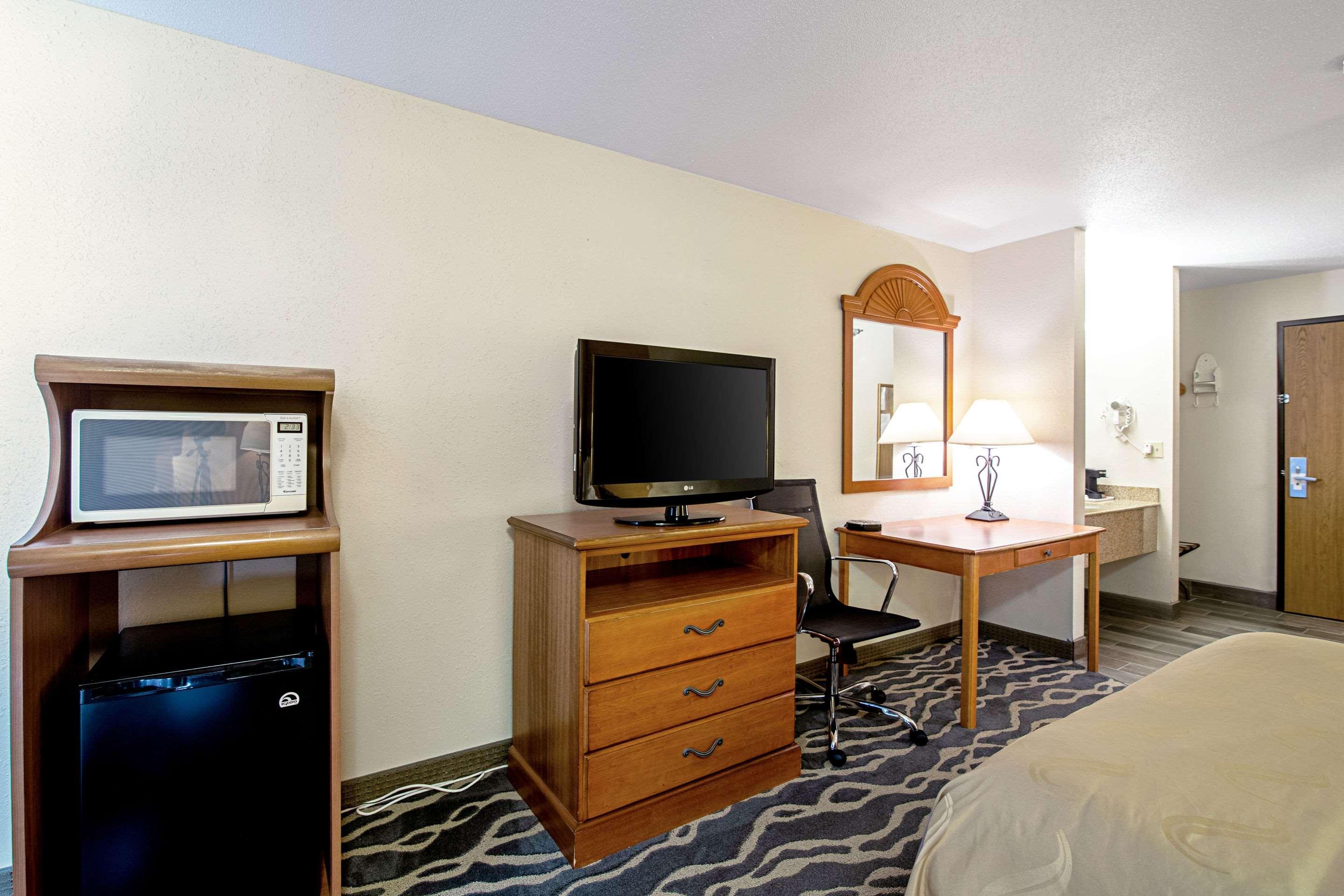 Quality Inn Huron Экстерьер фото