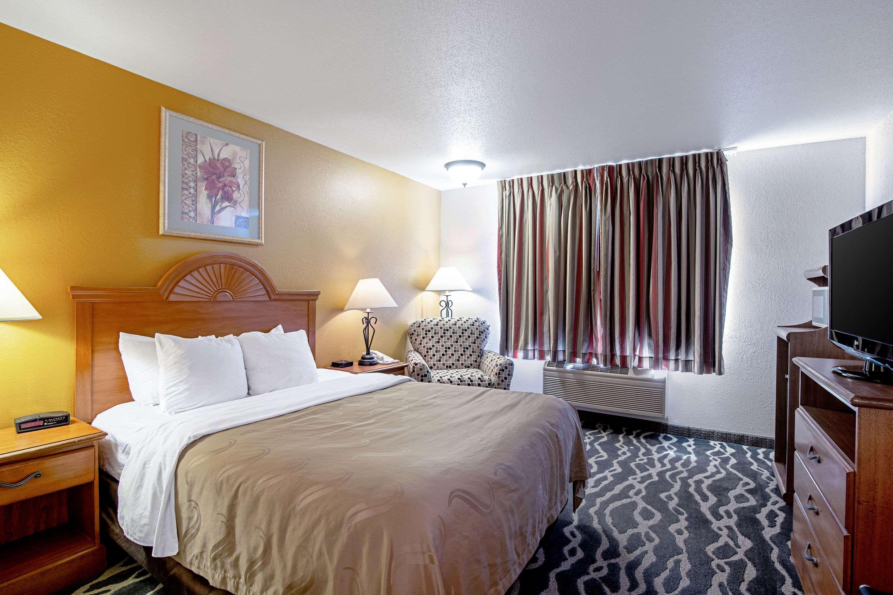 Quality Inn Huron Экстерьер фото